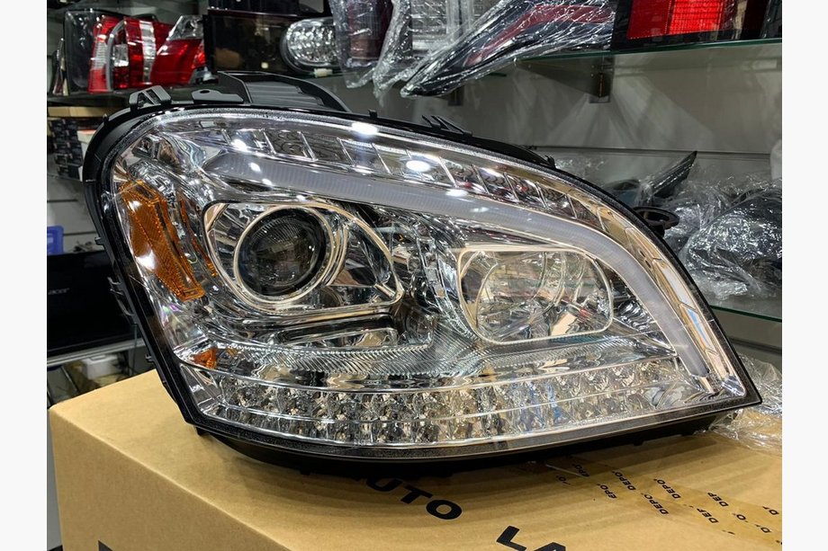 Mercedes ML W164 2005-2011 гг. Передние фары (2005-2008, 2 шт, светлые) Image