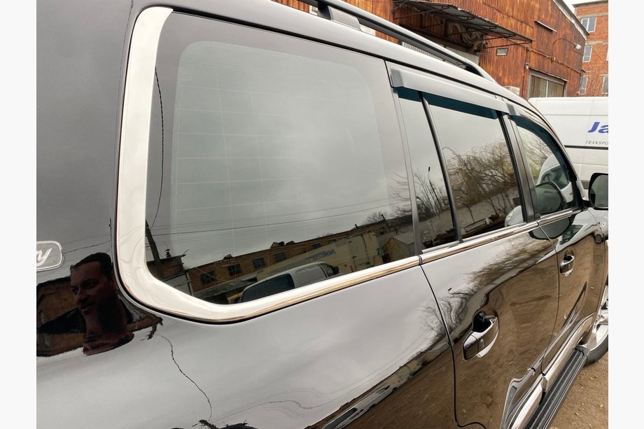 Toyota Land Cruiser 200 2007-2021 гг. Хромированные уголки заднего стекла (2 шт., нержавейка) Фото 1