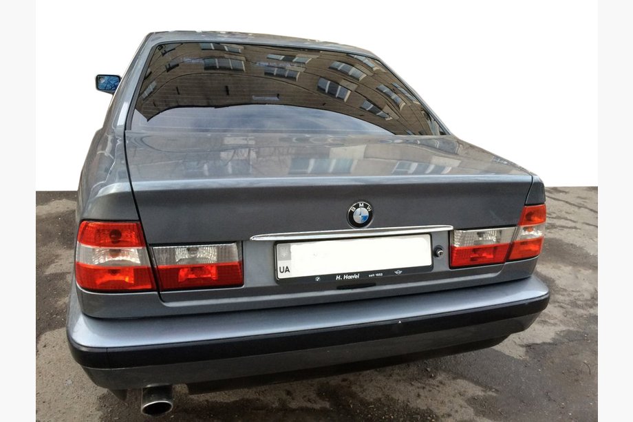 Хромированная накладка над номером (нержавейка) Image Хромированная накладка над номером (нержавейка) Image