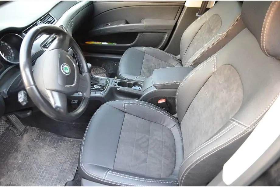 Skoda Superb 2009-2015 гг. Авточехлы (2008-2013, Эко-кожа↗Алькантара, Elite) Фото 1