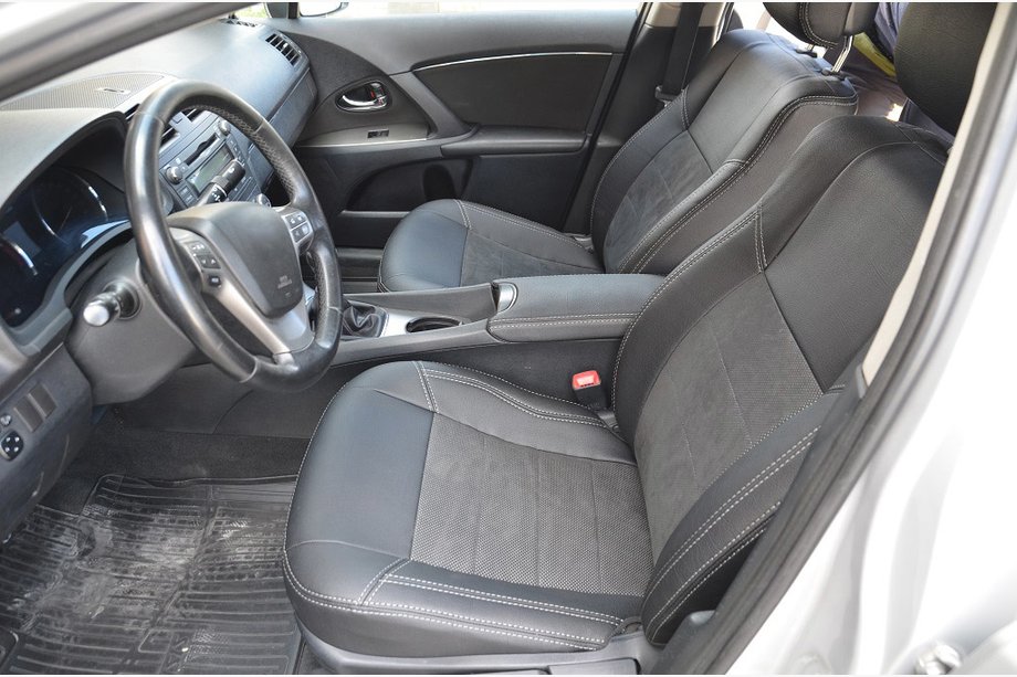 Toyota Avensis 2009-2018 гг. Авточехлы (Эко-кожа, Замена Алькантары) Image