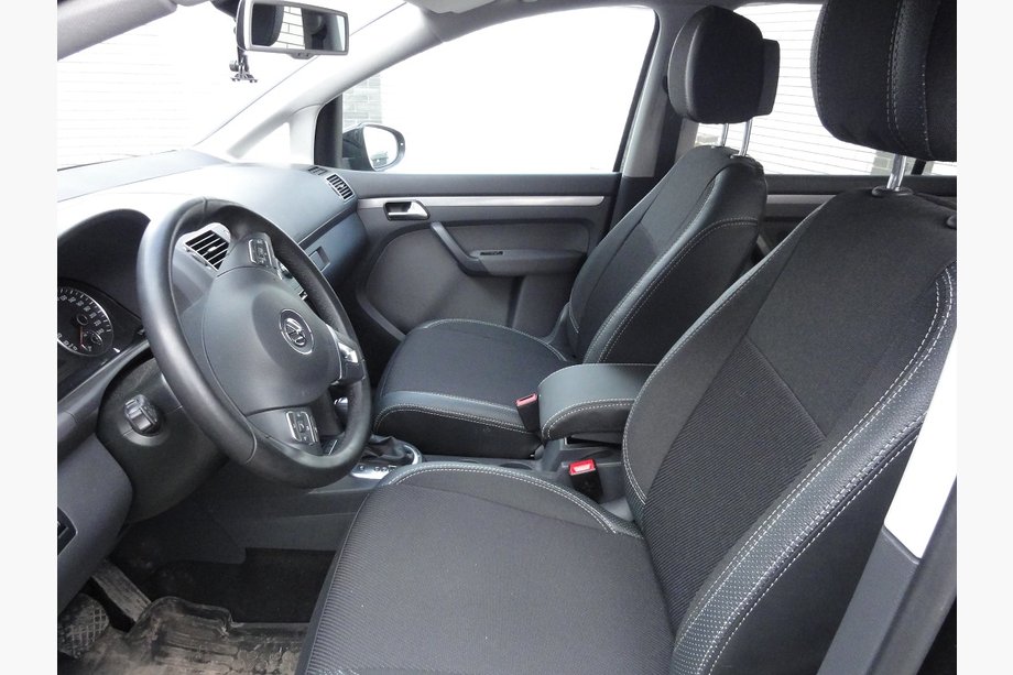 Volkswagen Touran 2010-2015 гг. Авточехлы (Эко-кожа↗Ткань, Premium) Image