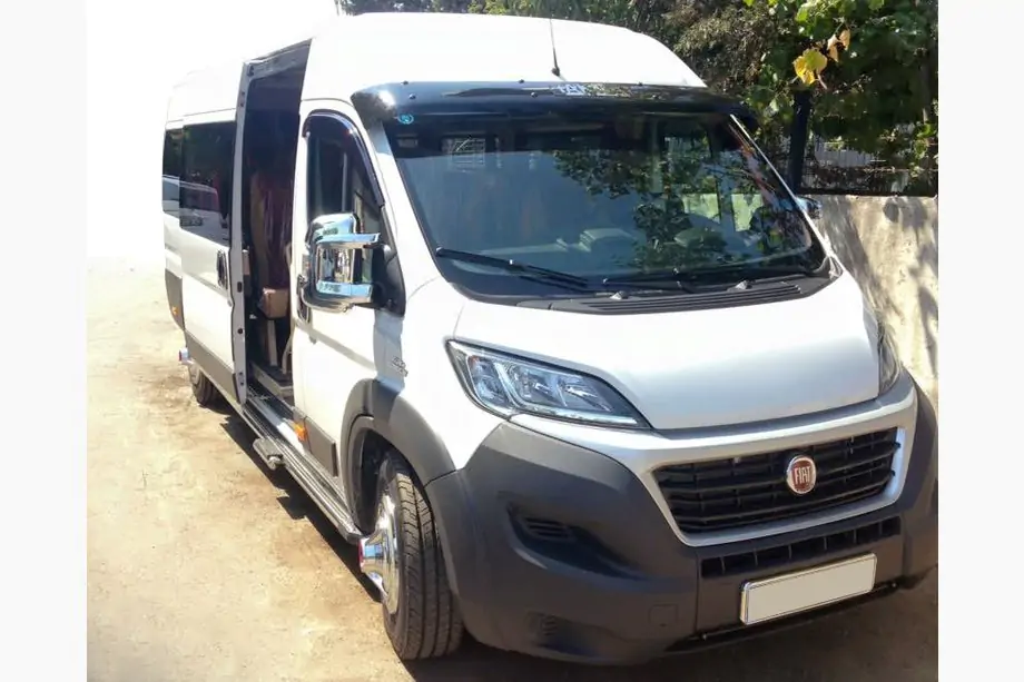 Fiat Ducato 2006-2025 гг. Козырек на лобовое стекло (черный глянец, 5мм) Фото 1