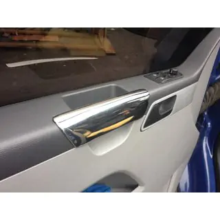 Хромированные накладки на подлокотники (2 шт., нержавейка) Volkswagen T5 Multivan 2003–2010 гг. фото 1