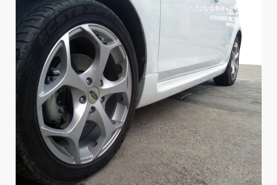 Ford Focus 2008-2011 HB Боковые пороги стекловолокно Image