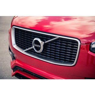 Передняя решетка радиатора Volvo XC90 2015- гг. фото 1