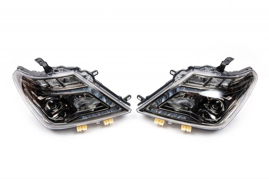 Nissan Patrol Y62 2010-2024 гг. Передние Фары 2010-2020 (1 Линза) Image