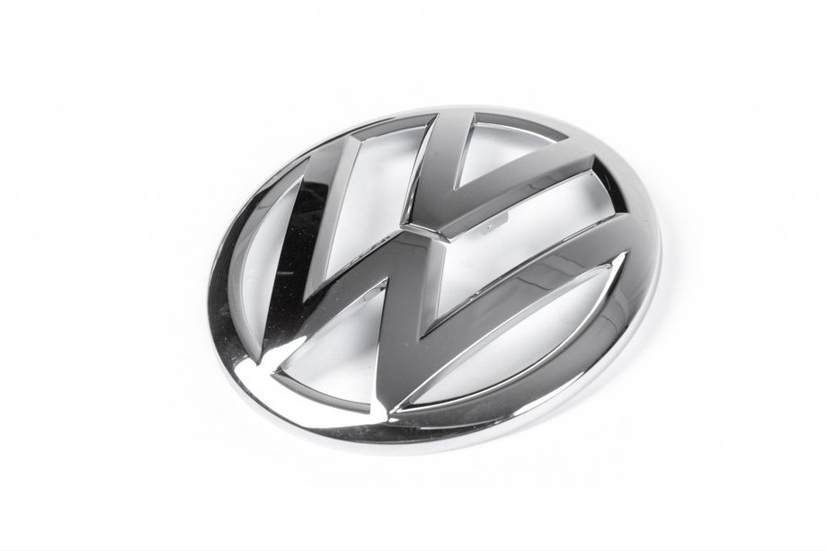 Volkswagen Tiguan 2016-2023 гг. Задний эмблема (верхняя часть, Оригинал) Image