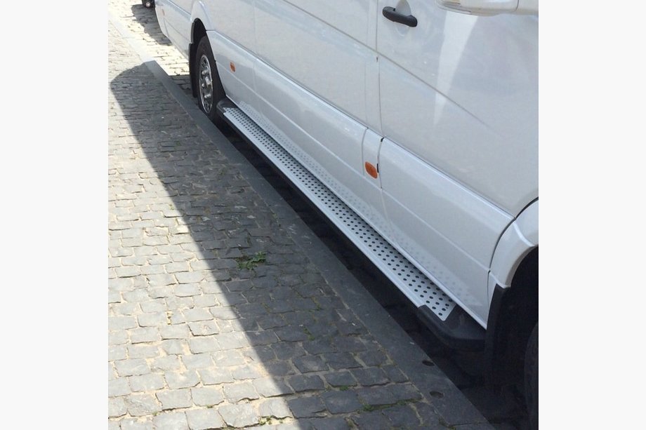 Mercedes Sprinter W906 Боковые пороги Allmond Grey на среднюю базу Image