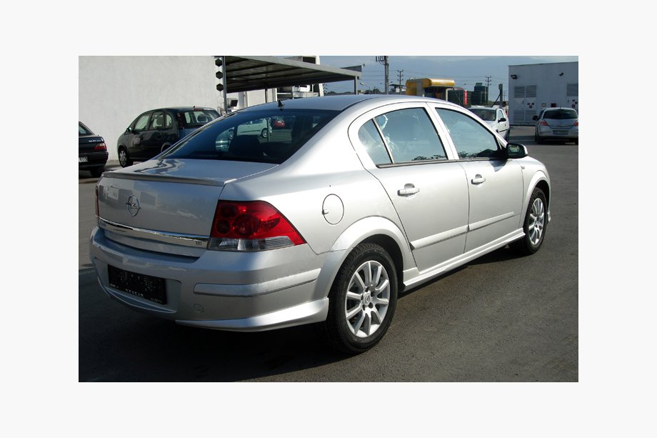 Opel Astra H 2004-2013 гг. Задняя нижняя накладка Sedan (грунт под покраску) Фото 2