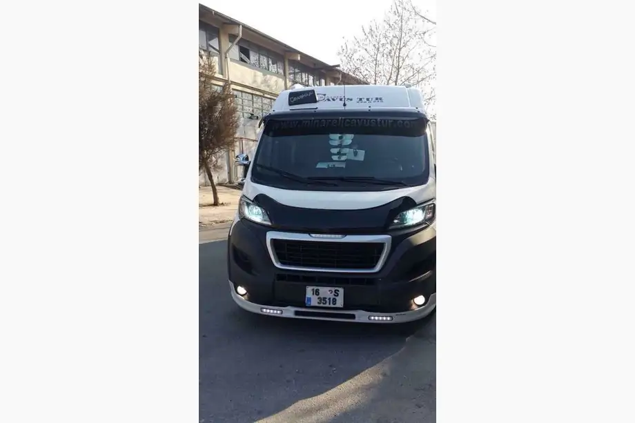 Fiat Ducato 2006-2025 гг. Козырек на лобовое стекло (черный глянец, 5мм) Фото 3