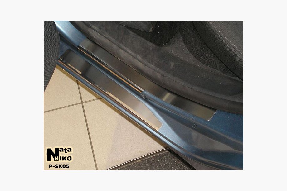 Skoda Octavia II A5 2010-2013 гг. Накладки на пороги Nataniko (8 шт, нержавейка) Стандарт - лента Lohmann, 0.5 мм Фото 2