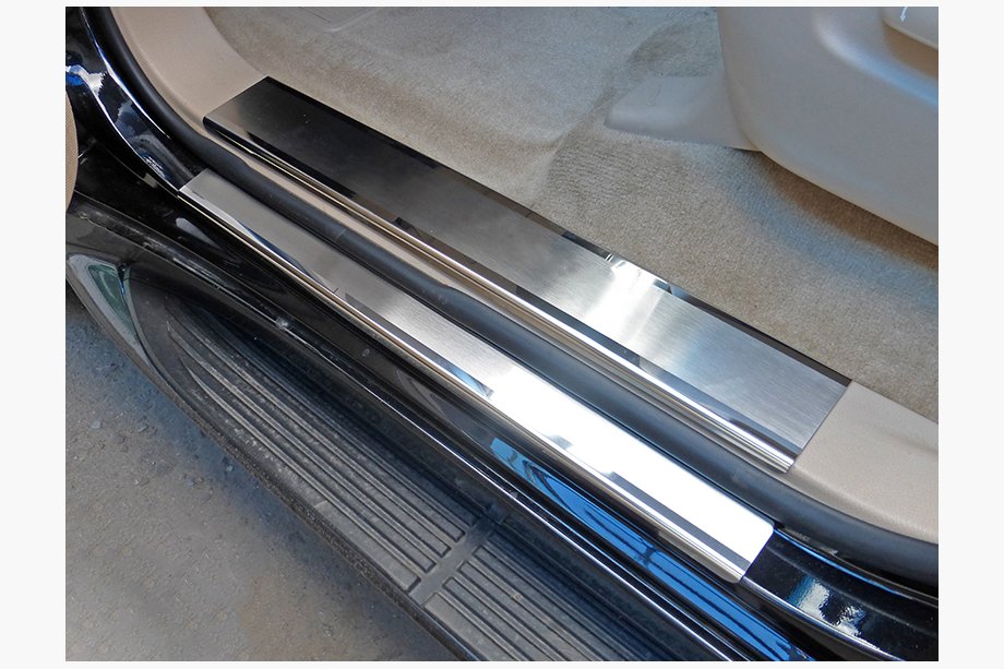 Toyota Land Cruiser 200 2007-2021 гг. Комплект накладок на пороги из нержавеющей стали Nataniko Premium (2008-2015, 8 шт) Image