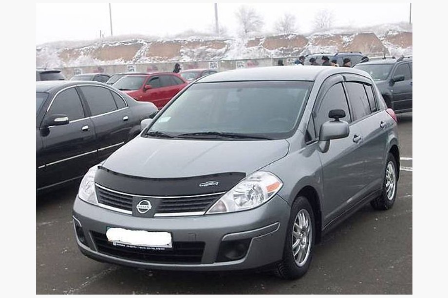 Nissan Tiida 2004-2011 гг. Дефлектор капота (VIP) Image