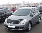 Nissan Tiida 2004-2011 гг. Дефлектор капота (VIP) фото 1