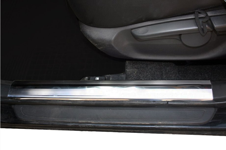 Toyota Corolla 2007-2013 гг. Накладки на внутренние пороги из нержавеющей стали (4 шт.) Image