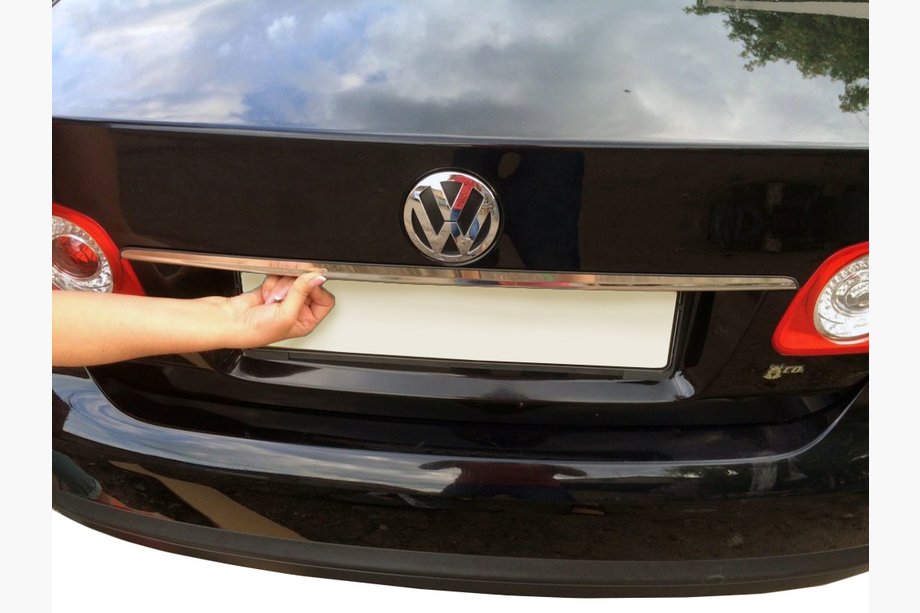 Volkswagen Jetta 2006-2011 гг. Накладка из нержавейки над номером Image