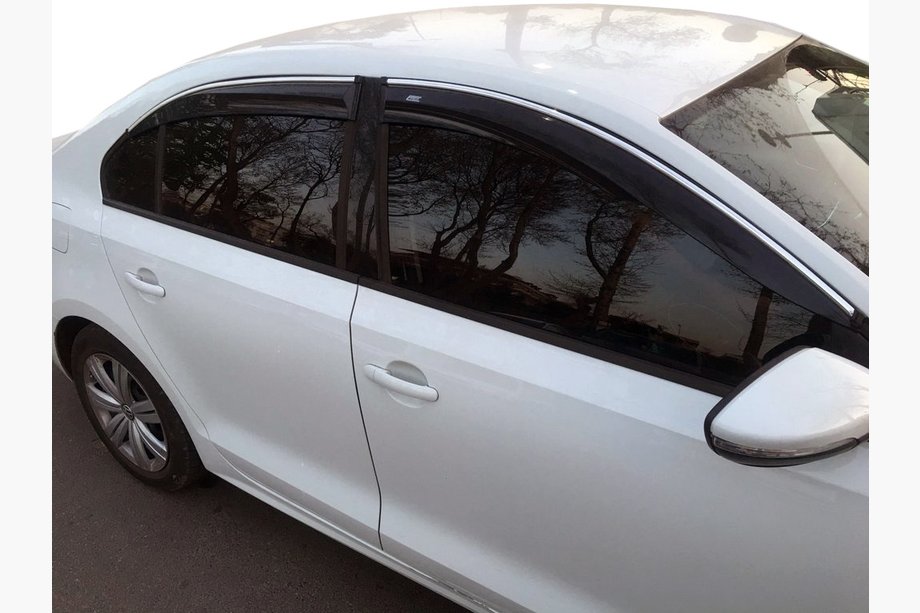 Volkswagen Jetta 2011-2018 гг. Ветровики с хромированной полосой (4 шт, Niken) Image