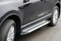 Volkswagen Touareg 2002–2010 гг. Боковые Подножки Line (2 шт., Алюминий) фото 2