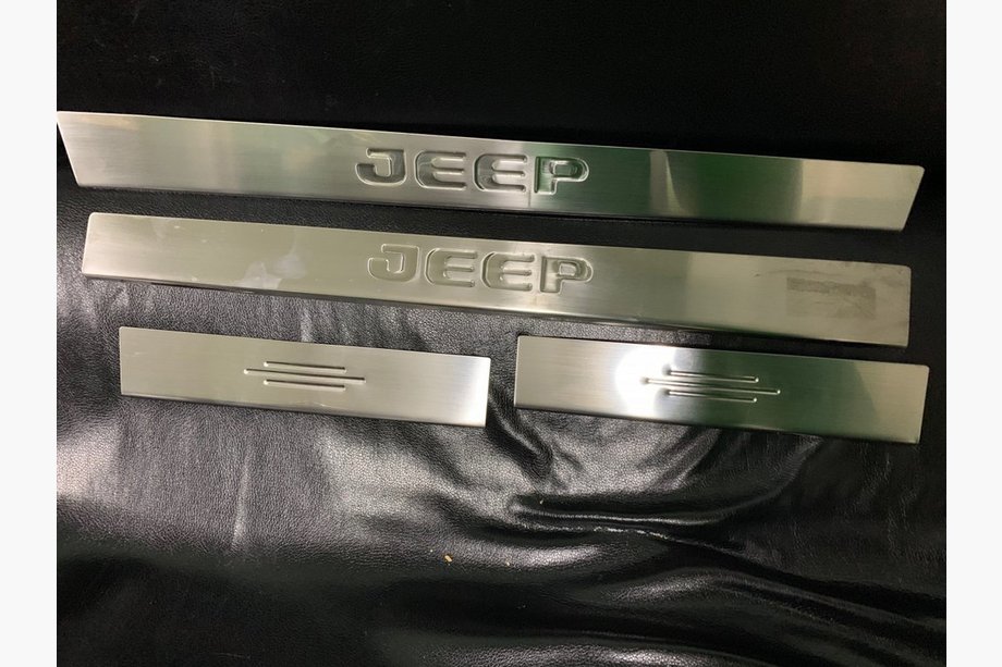 Jeep Grand Cherokee WK2 2010-2021 гг. Накладки на пороги Carmos (4 шт, нержавейка) Image