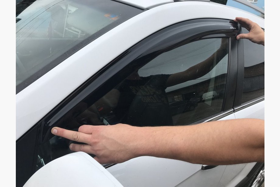 Opel Antara 2006-2017 гг. Ветровики Черные (4 шт, MyRacing) Image