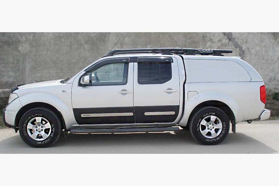 Nissan Navara 2006-2015 гг. Хардтоп Canopy Commercial Image