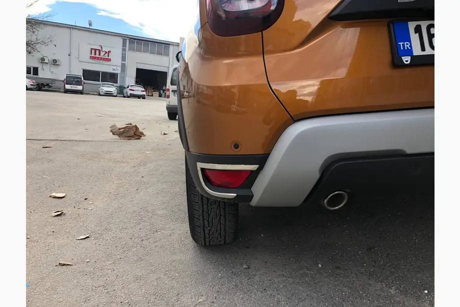 Renault Duster 2018-2024 гг. Накладки на задние отражатели 2 шт, нержавейка Carmos - Турецкая Нержавеющая Сталь Image