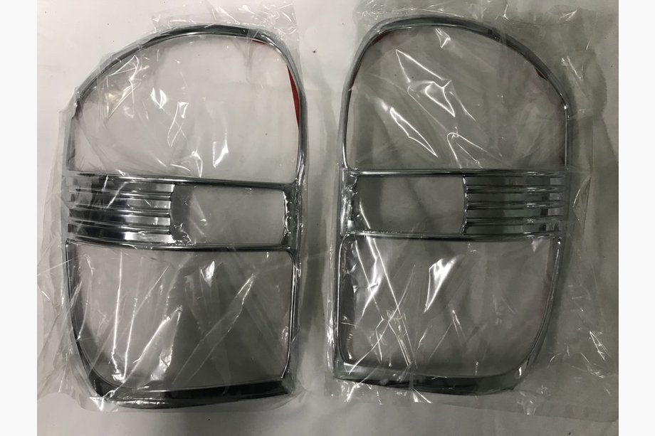 Toyota Rav 4 2001-2005 гг. Накладки на Задние Фонари 2001-2003 (2 шт., пластик) Image