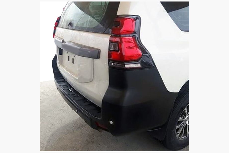 Toyota Land Cruiser Prado 150 2009-2023 гг. Распродажа! Задние фонари LED 1 поврежденный (2017+, 2 шт) Image