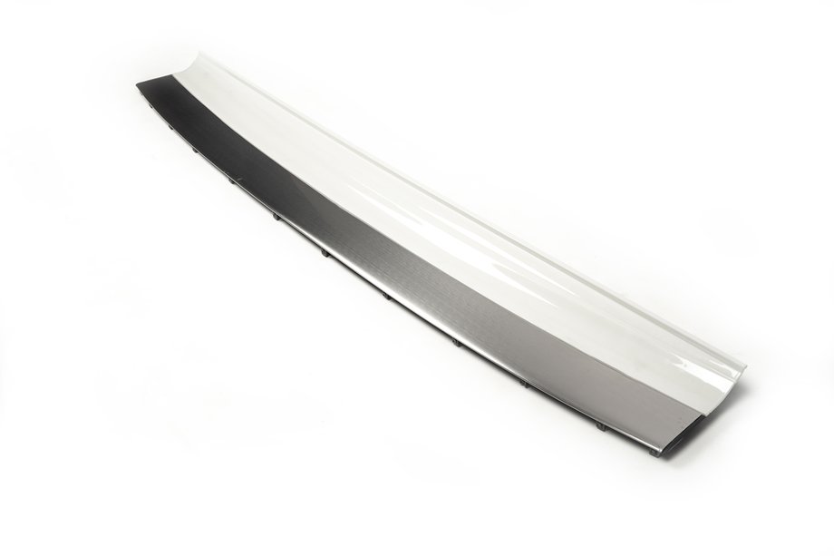 Вставка заднего бампера с хромом (2016+) Image Вставка заднего бампера с хромом (2016+) Image