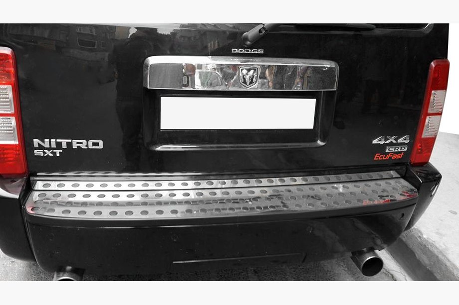 Dodge Nitro Накладка на задний бампер из нержавейки Image