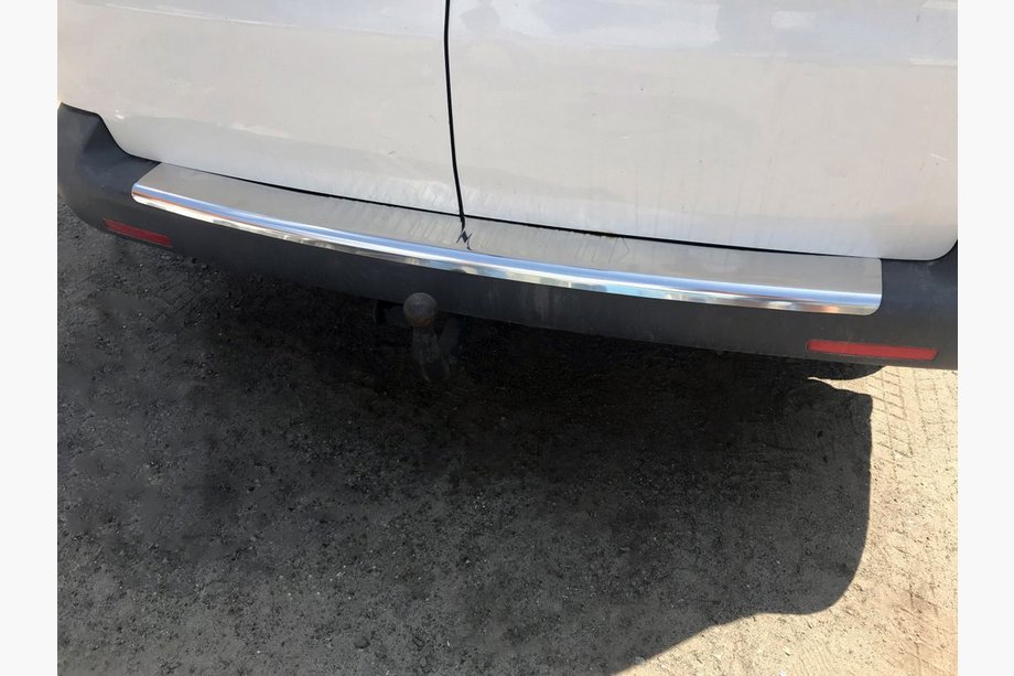 Volkswagen T5 2010-2015 гг. Накладка на задний бампер с загибом (Carmos V1, нержавеющая сталь) Image