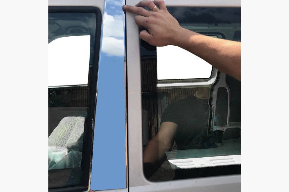 Volkswagen T5 Multivan 2003-2010 гг. Распродажа! Хром накладка на стойку (левая сторона) Image