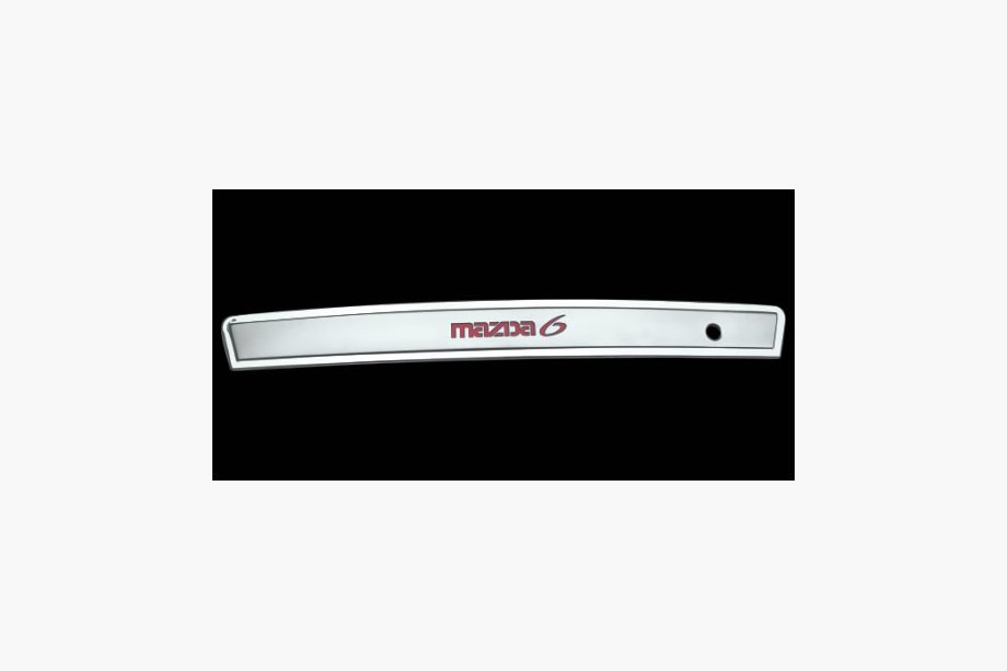 Mazda 6 2003-2008 гг. Хромированная планка с красной подсветкой (пластик) Image