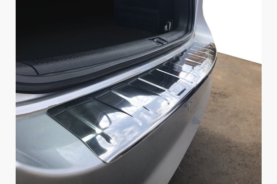 Volkswagen Passat B7 2012-2015 гг. Накладка на задний бампер Carmos (SW, нержавейка) Image