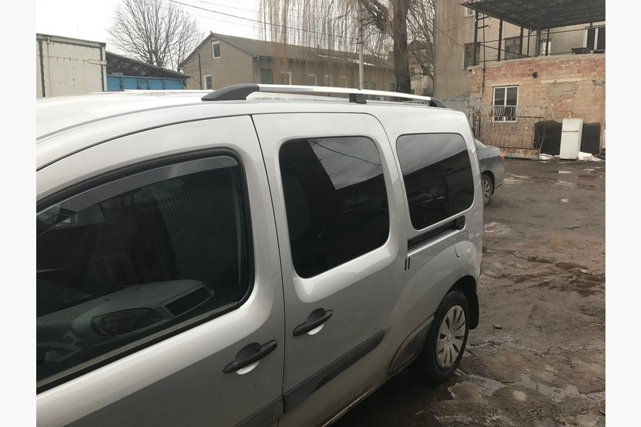 Renault Kangoo 2008–2020 гг. Хромированные Рейлинги Макси база, Пластиковые ножки Фото 3
