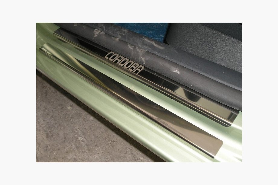 Seat Cordoba 2000-2009 гг. Накладки на Пороги Nataniko (8 шт., Нержавейка) Image