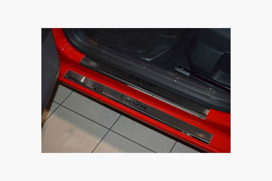Seat Leon 2013-2020 гг. Накладки на Пороги Nataniko (8 шт., Нержавейка) Image