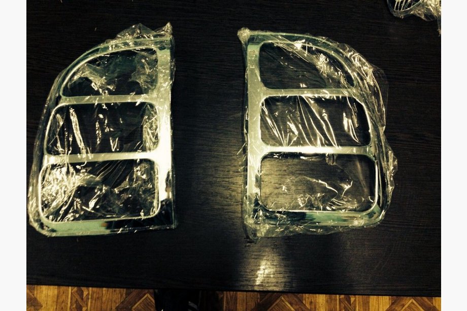 Toyota Rav 4 1996-2001 гг. Хромированные накладки на задние фонари (2 шт., пластик) Image