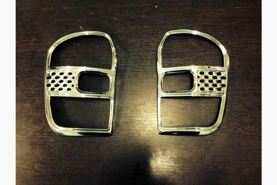 Toyota Rav 4 2001-2005 гг. Накладки на Задние Фонари 2003-2006 (2 шт., пластик) Image