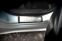 Накладки на пороги нержавейка Omsa 4 шт фото 3 Накладки на пороги нержавейка Omsa 4 шт фото 3