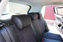 Volkswagen Golf 6 2008-2014 гг. Авточехлы экокожа+ткань+алькантара Antara A001 (полный салон) фото 3