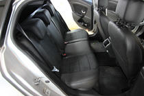 Renault Megane III 2009-2016 гг. Авточехлы экокожа+ткань+алькантара Antara A001 (полный салон) фото 2