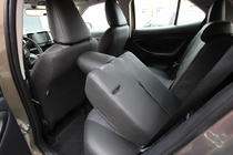 Toyota Yaris/Yaris Cross (XP210) 2020- гг. Авточехлы экокожа+ткань+алькантара Antara A001 (полный салон) фото 13