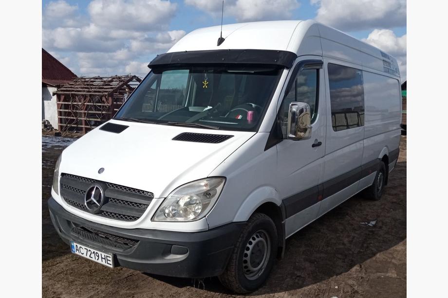 Mercedes Sprinter W906 2006–2018 гг. Козырек на лобовое стекло на раме V2 (черный глянец, 5мм)