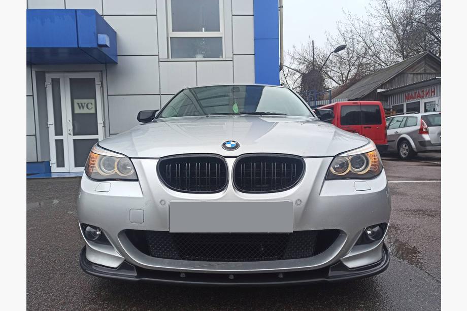 BMW 5 серия E60/E61 2003-2010 гг. Накладка на передний бампер OmsaLine Flap (черная) Image