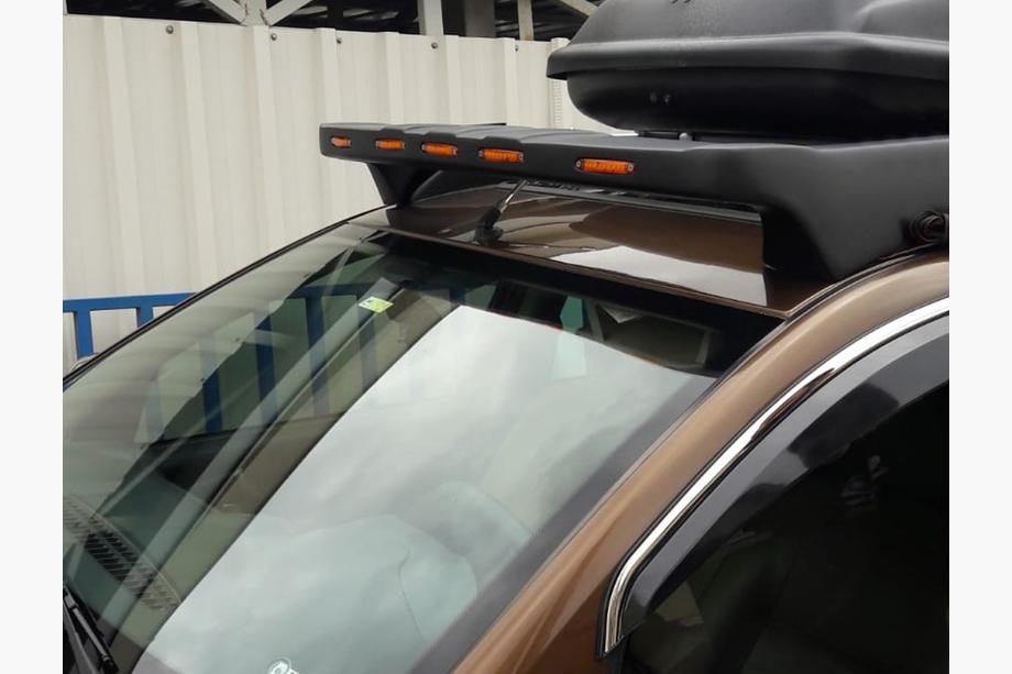 Козырек лобового стекла V1 (LED, черный мат) Image