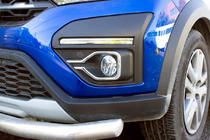 Dacia Jogger 2022- гг. Хромированные накладки на противотуманные фары (2 шт, нержавейка) фото 1