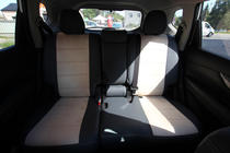 Nissan X-trail T32/Rogue 2014-2021 гг. Авточехлы ЭкоКожа+Ткань+Алькантара Antara A0013 (Полный Комплект) фото 2