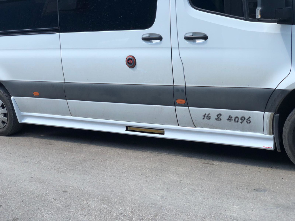 Комплект порогів (під фарбування) L3 - Long (під тюнінг бампер) для Mercedes Sprinter W907/W910 2018- рр - фото 3